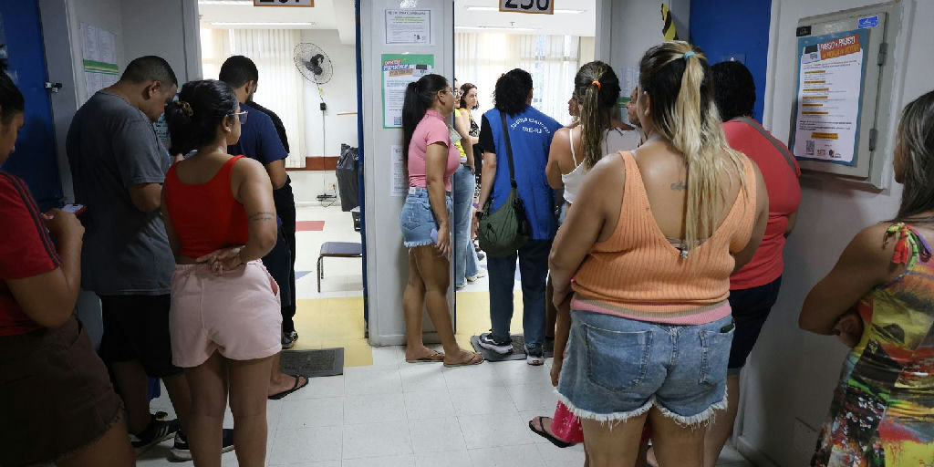 Comunidade da Maré se organiza para informar eleitores sobre novos locais de votação