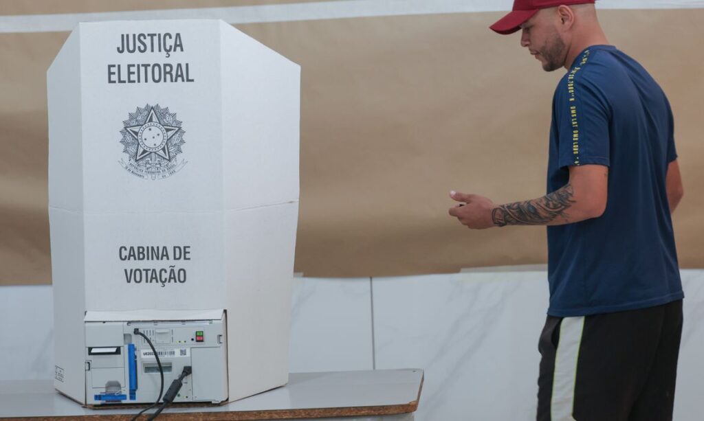 Eleições 2026: saiba a importância da colinha de papel na hora de votar