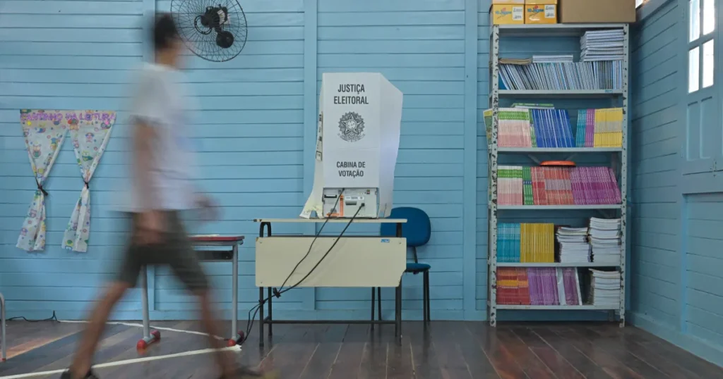 Guia do eleitor explica passo a passo para consultar mudança de zona eleitoral no segundo turno
