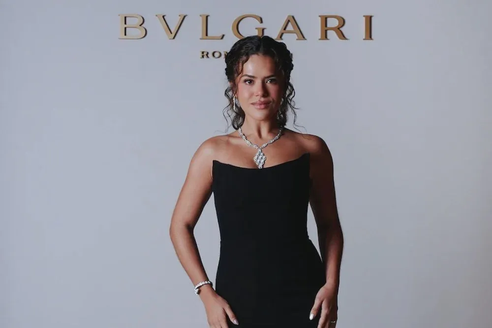 Maisa atrai olhares com joias de luxo e visual elegante em evento da Bvlgari