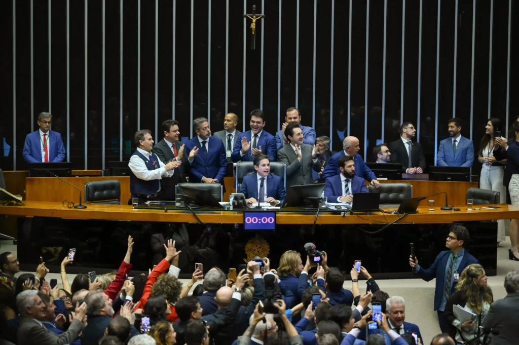 Quitéria monitora projetos de lei e defende direitos de mulheres no Congresso
