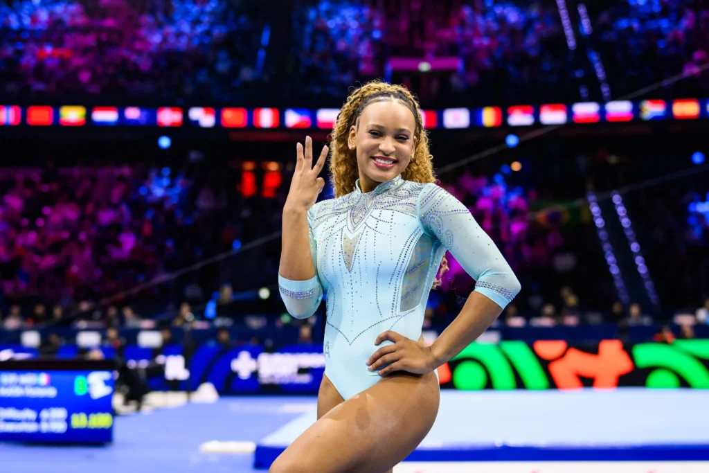 Rebeca Andrade conquista ouro no salto e faz história no Mundial