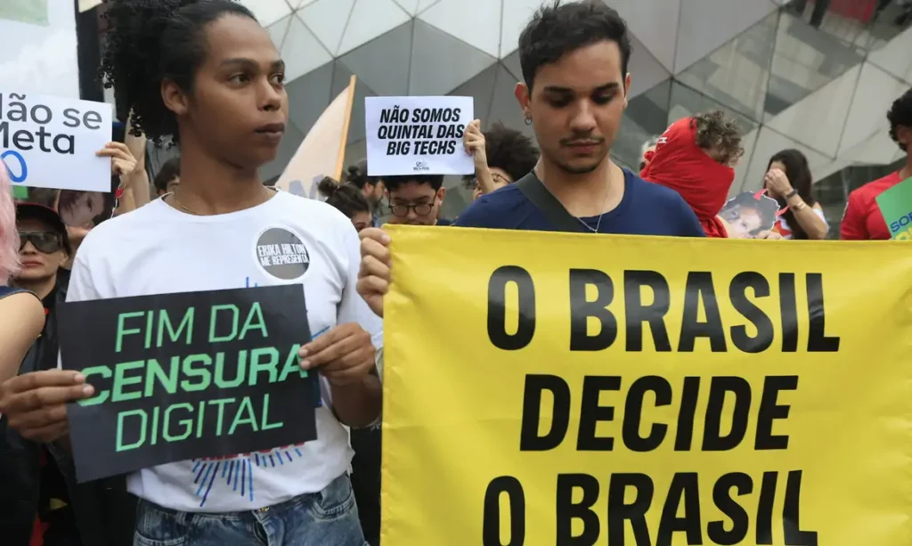 Sociedade civil entrega nota ao TSE contra censura e moderação em redes sociais