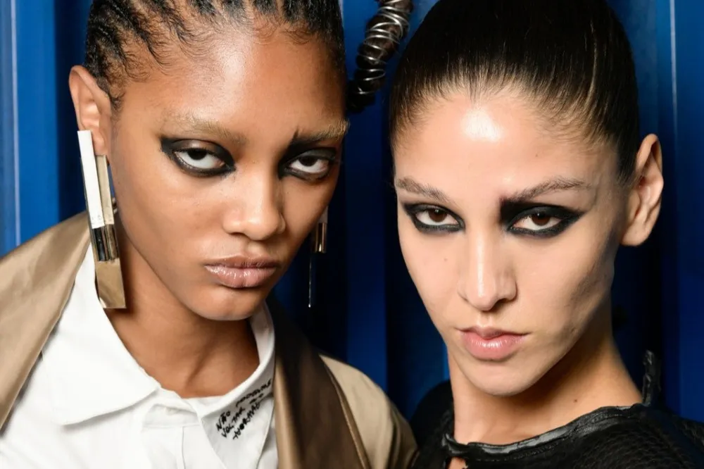 Tendências de maquiagem e cabelo marcam o são paulo fashion week N61