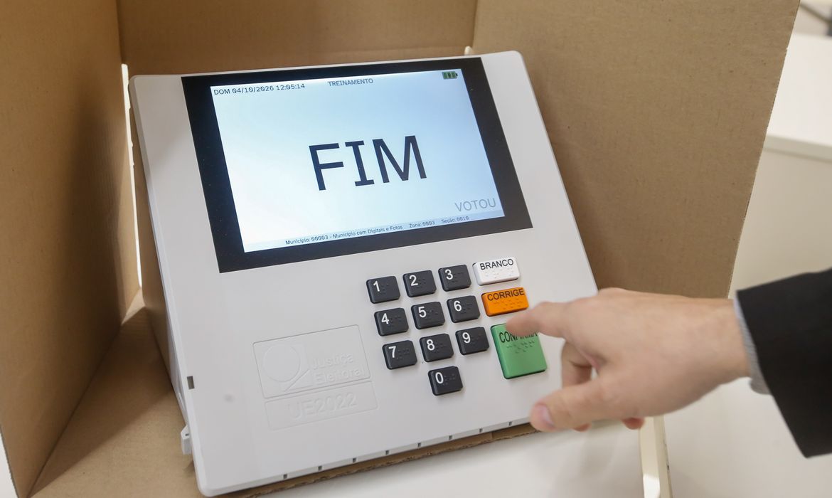 Tribunal Superior Eleitoral substitui centenas de equipamentos no início da votação