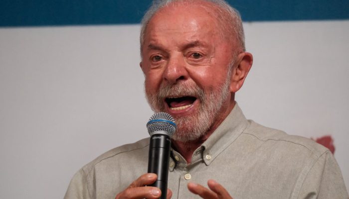 Campanha de Lula cede a exigências de Flávio Bolsonaro e aceita abrir sigilos