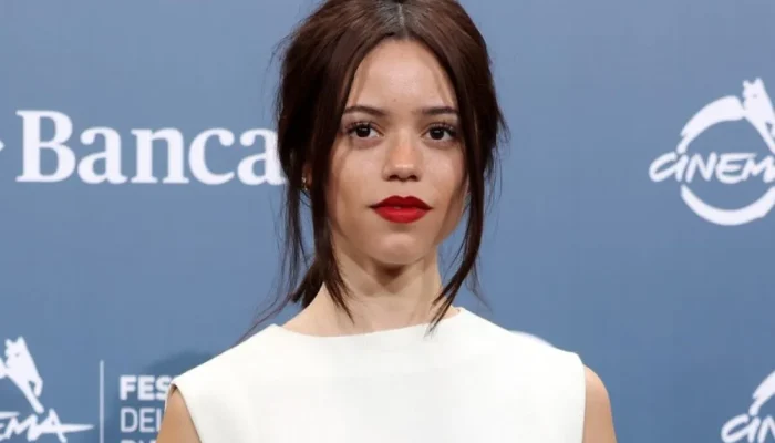 Jenna ortega surpreende no festival de roma com vestido vintage de 1966