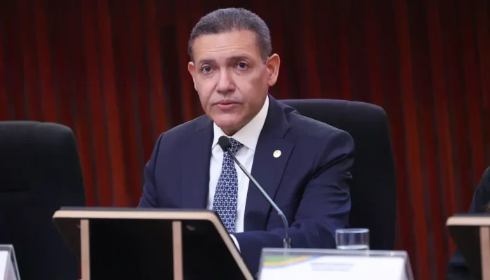Nunes Marques determina suspensão de postagens ilegais contra Lula