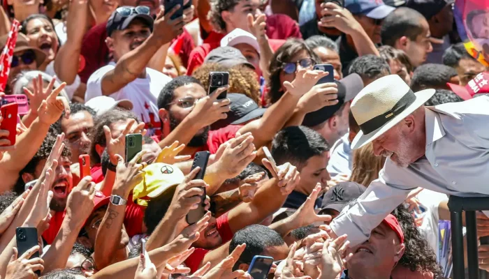 Nunes Marques telefona para Lula e Flávio Bolsonaro após o fim da votação