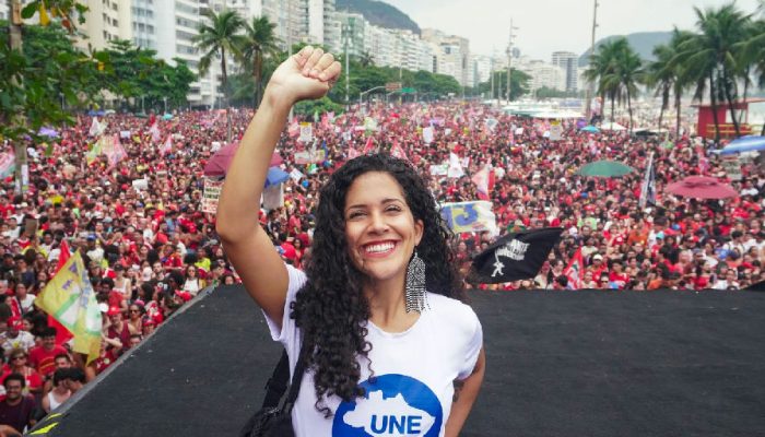 UNE destaca liderança dos estudantes nas ruas pela democracia antes do segundo turno