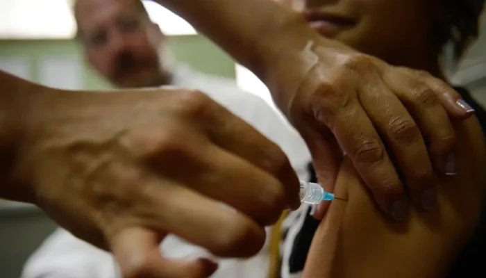 Vacina contra HPV reduz drasticamente consultas por lesões no SUS